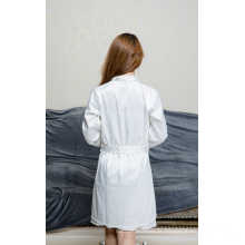 Robe de chambre courte et chemise de nuit en satin blanc